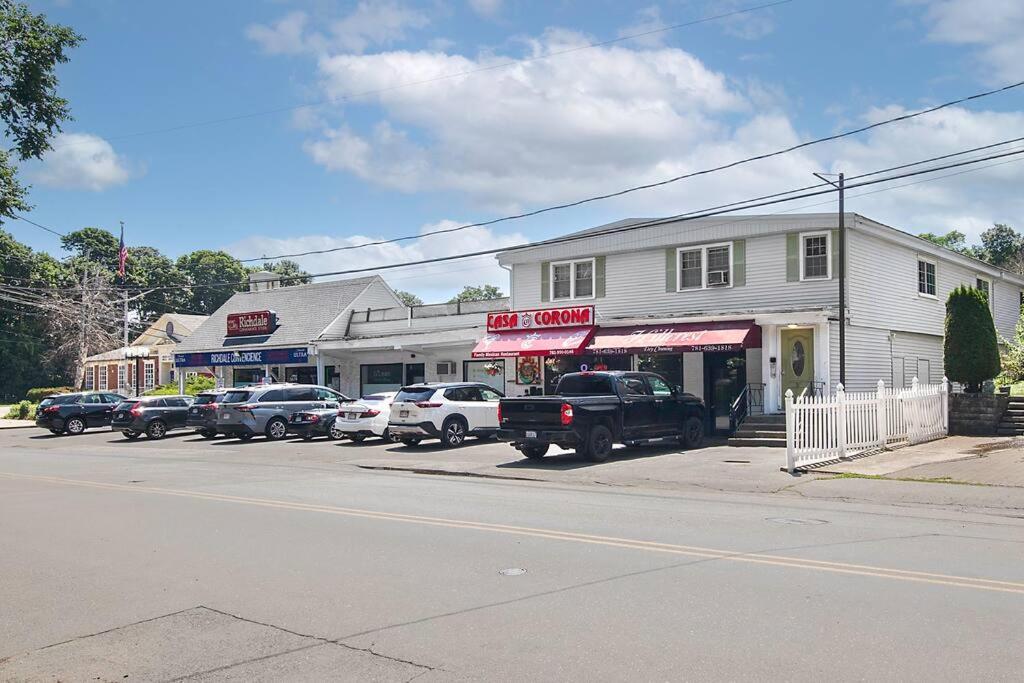 Couples And Beach Lovers Meet Your Needs In One Location Marblehead Exterior foto