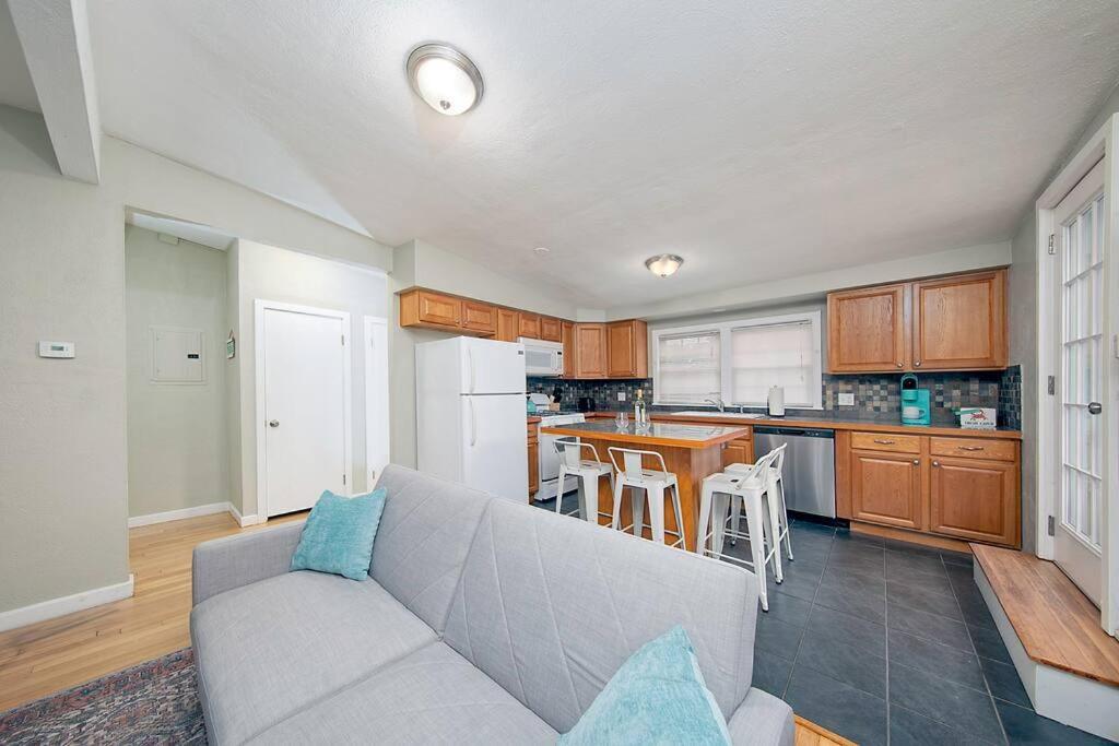 Couples And Beach Lovers Meet Your Needs In One Location Marblehead Exterior foto
